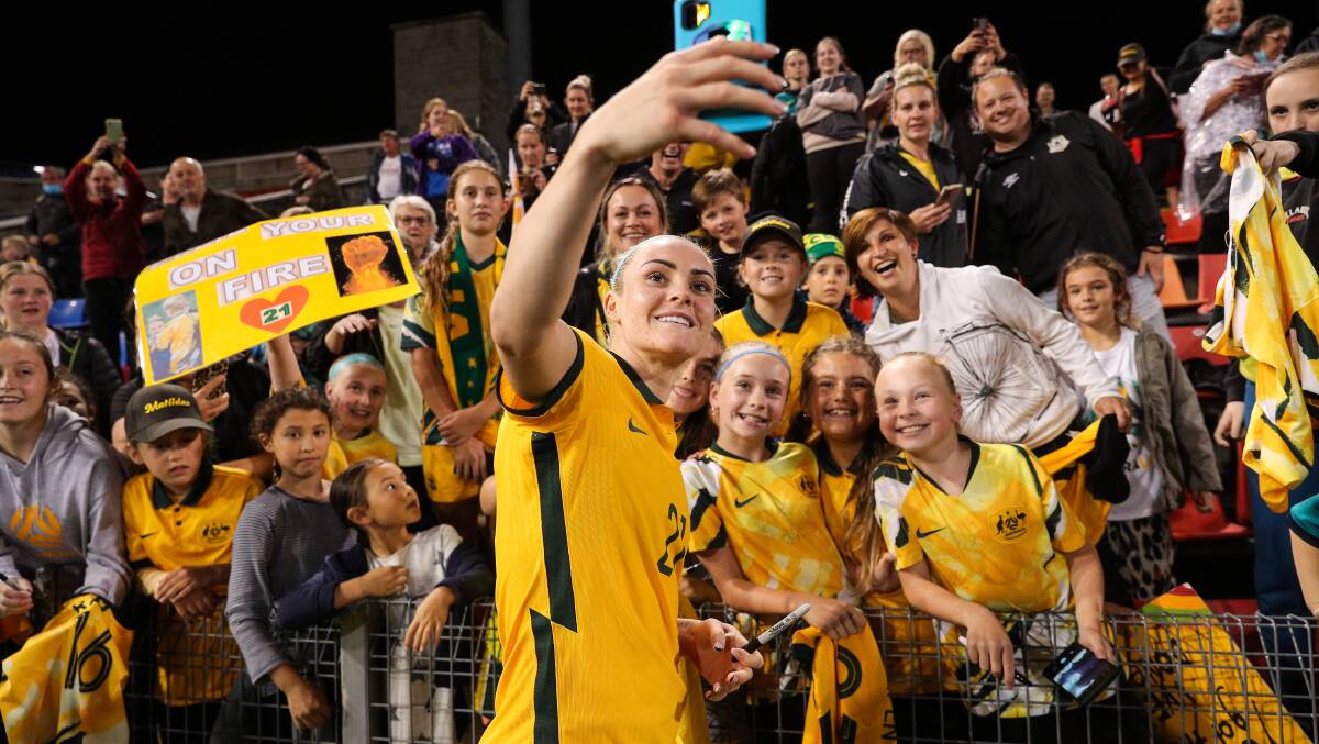 Ellie Carpenter with Matildas fans. Picture by Max Mason-Hubers