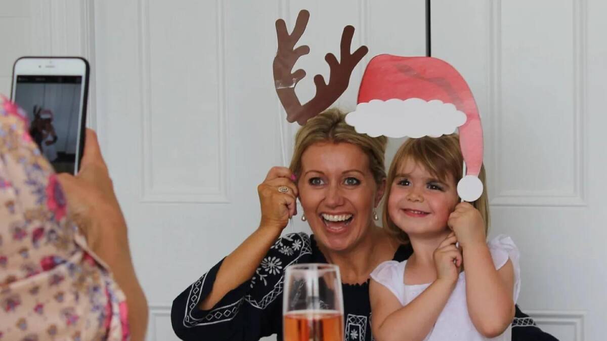 Emma Conyngham and her daughter pose for a Christmas photo. Picture by Waste-free Celebrations.