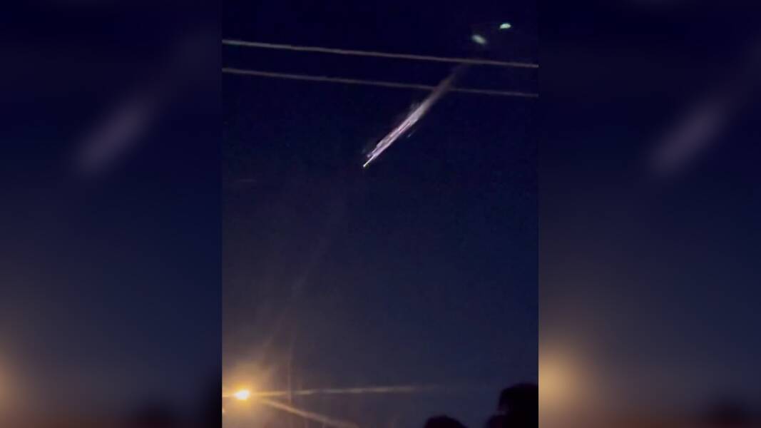 A mystery object in Melbourne's night sky on August 7. Picture by @meyrickb_8 on Twitter