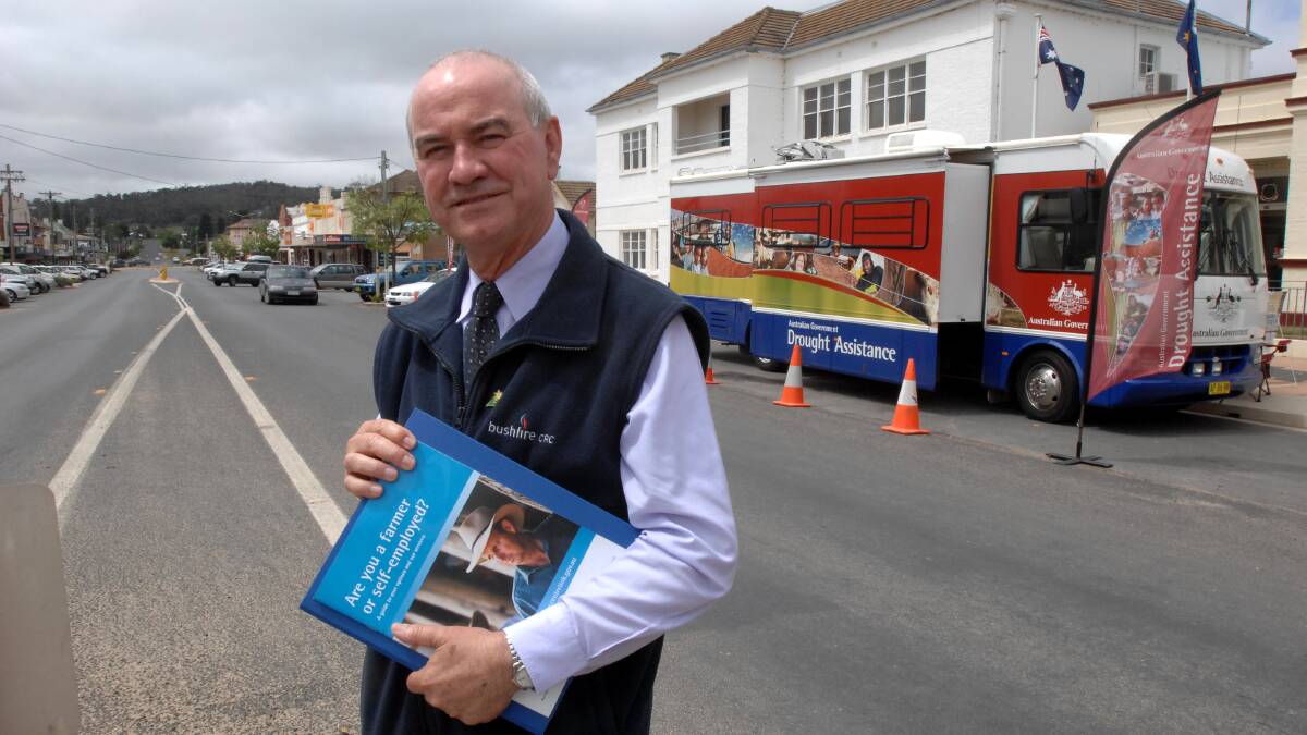 Gary Nairn on the federal election campaign trail in Bombala in 2007. Picture by Graham Tidy