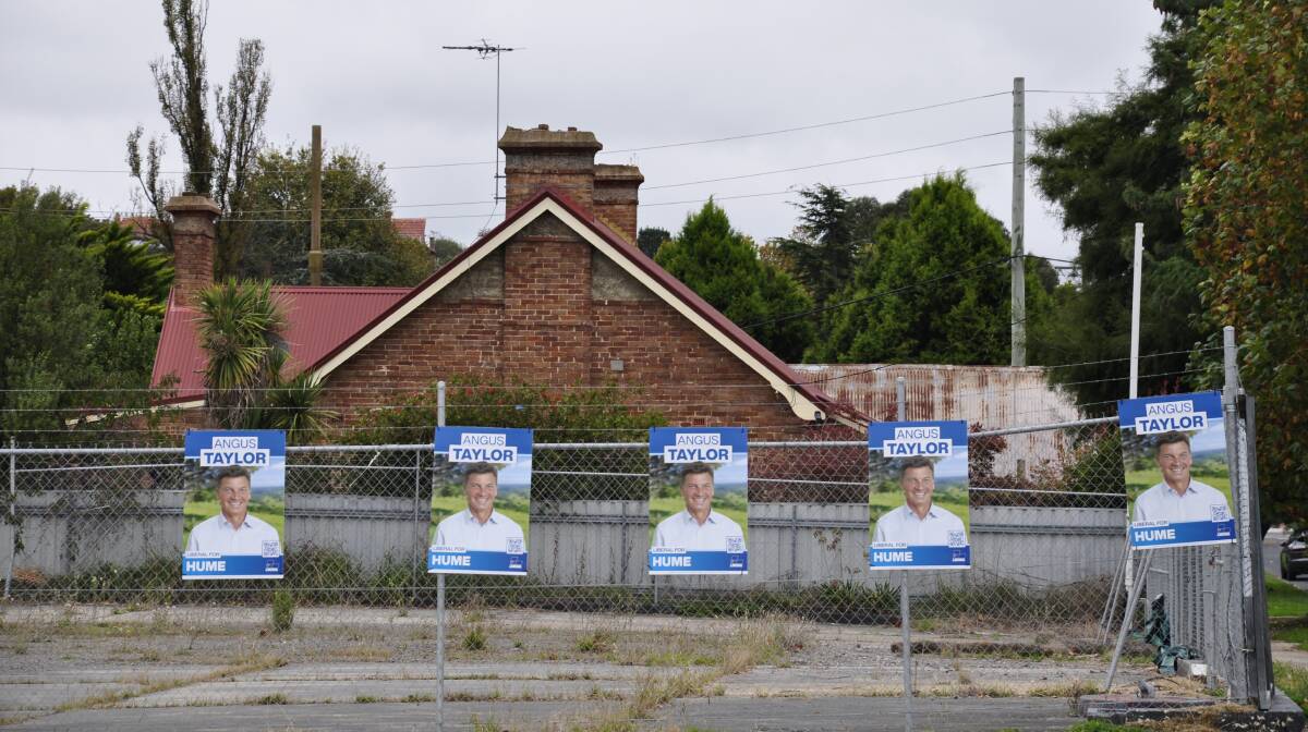 Only one sign per candidate/party will be allowed for each frontage on land blocks under the draft policy. It must also not pose a danger to public safety. Picture by Louise Thrower.