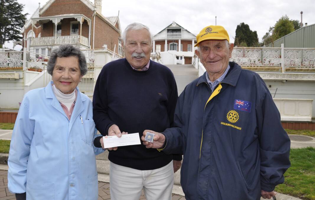 Tony and Adriana Lamarra this week donated $1000 to Goulburn Legacy as part of Legacy Week. Appeals committee chairman, Ron Stamm, (centre) gratefully accepted the funds. Picture by Louise Thrower.