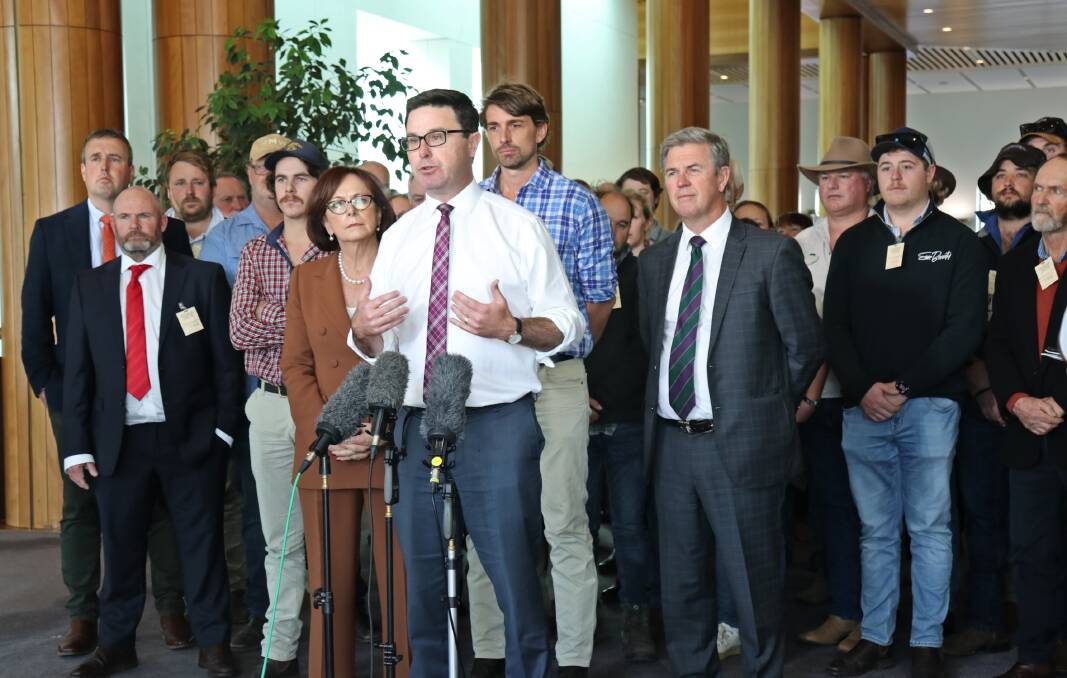 The Nationals leader, David Littleproud, and Mallee MP, Dr Anne Webster (to his left) met with farmers from throughout NSW and Victoria on Tuesday who are opposed to large transmission lines and towers through their properties. Picture supplied.