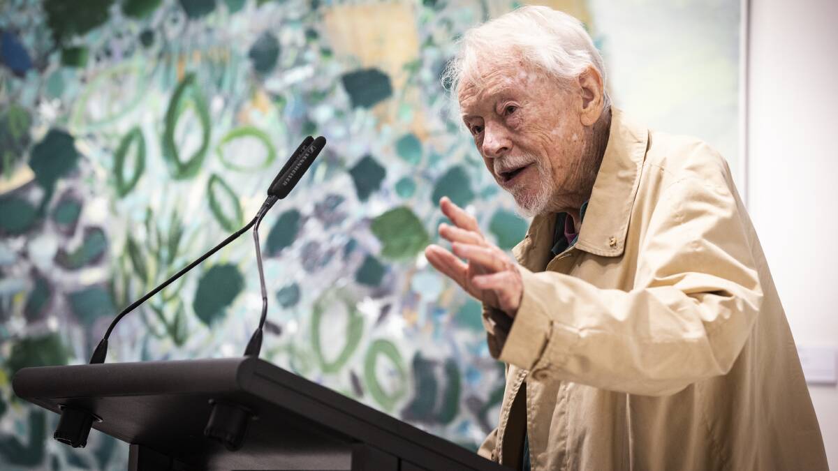 Guy Warren speaking at the University of Wollongong in 2021, in front of his painting Escarpment, Illawarra, which is one of the most significant in UOW's art collection. Picture supplied.