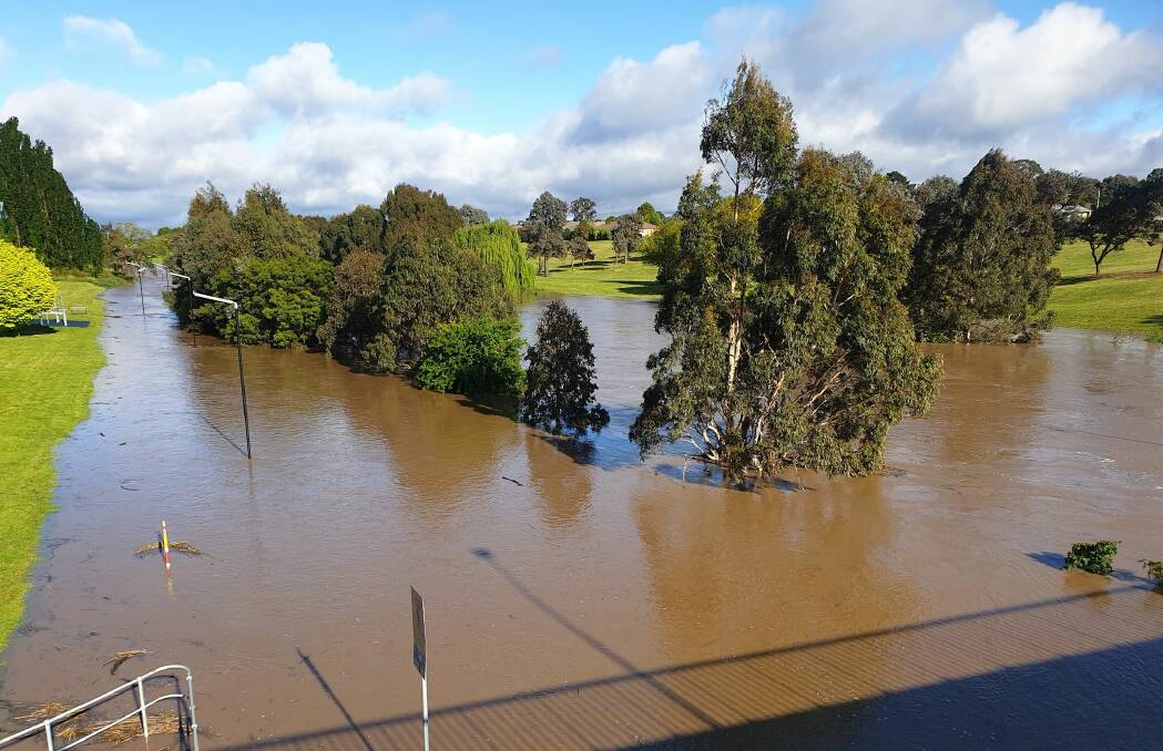 Icy winds have been blowing down the swollen Wollondilly River in Goulburn with gusts peaking around 70km/h. Picture by Jacob McMaster. 