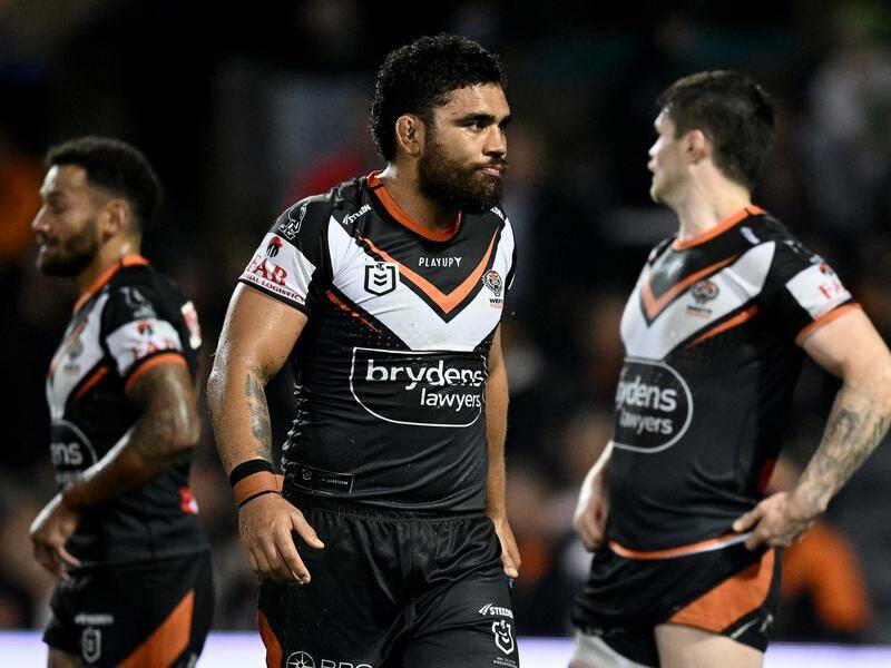 Isaiah Papali'i (c) has struggled to find form for Wests Tigers. Photo: Dan Himbrechts/AAP PHOTOS