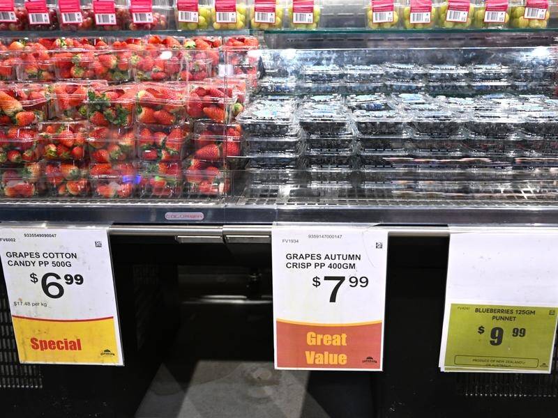 Many tax cut recipients are expected to spend the money on essentials like groceries. (Lukas Coch/AAP PHOTOS)