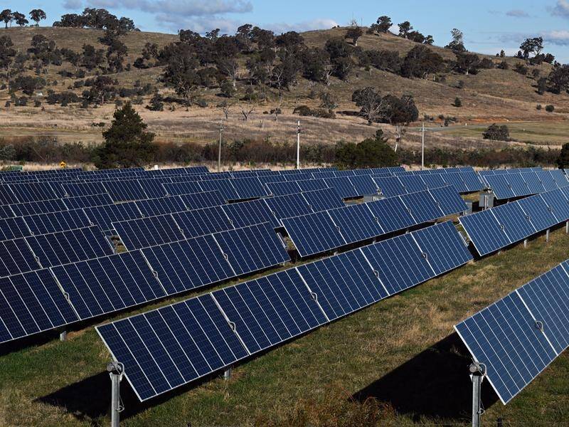 A new tool helps landholders understand the value of their properties for solar and wind farms. (Mick Tsikas/AAP PHOTOS)