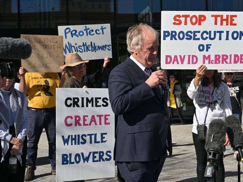 Most Australians don't want whistleblowers sent to jail, according to a survey by an advocacy group. (Mick Tsikas/AAP PHOTOS)