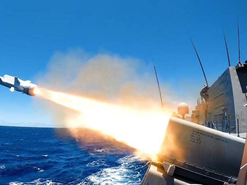The HMAS Sydney has fired a new missile during a training drill off the Hawaiian coast. Photo: HANDOUT/DEPARTMENT OF DEFENCE