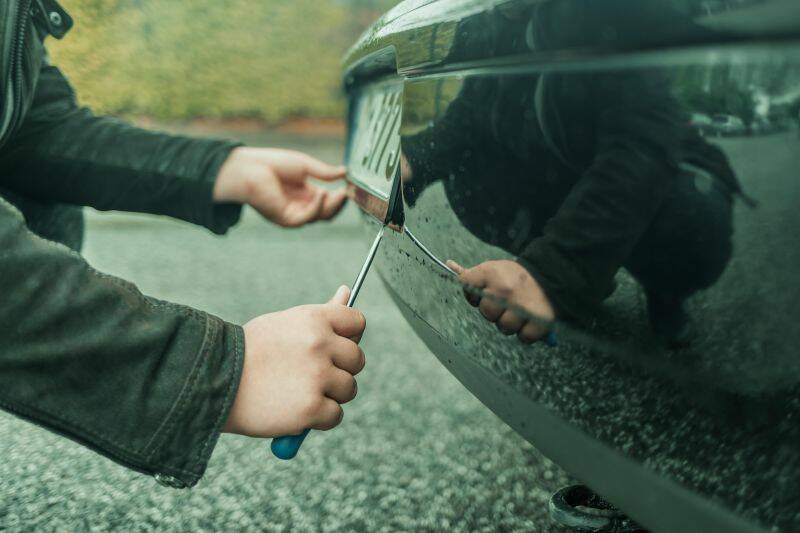 Victorians urged to secure their cars, belongings as thefts surge