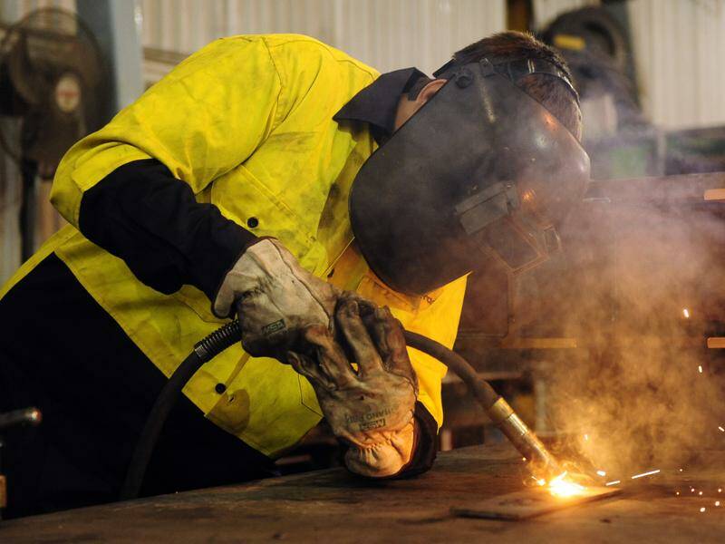 Around 90 per cent of welders are exposed to a mixture of carcinogenic particles, a study has found. Photo: Julian Smith/AAP PHOTOS
