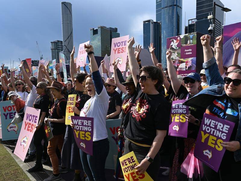 An army of 'yes' campaigners will seek to convince voters to support constitutional change. (Darren England/AAP PHOTOS)