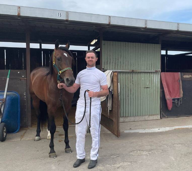Brad Hewitt with Captain's Knock at the Goulburn stables. Picture by Burney Wong. 