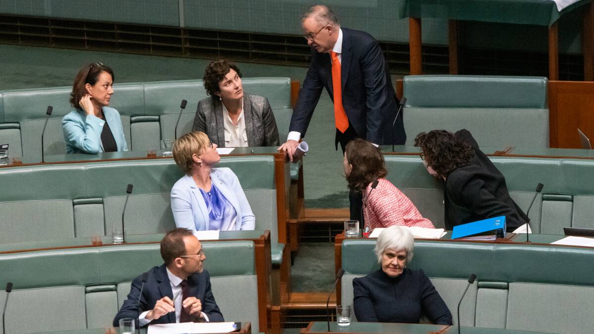 Prime Minister Anthony Albanese speaks with the teal independents in the House of Representatives. Picture by Elesa Kurtz
